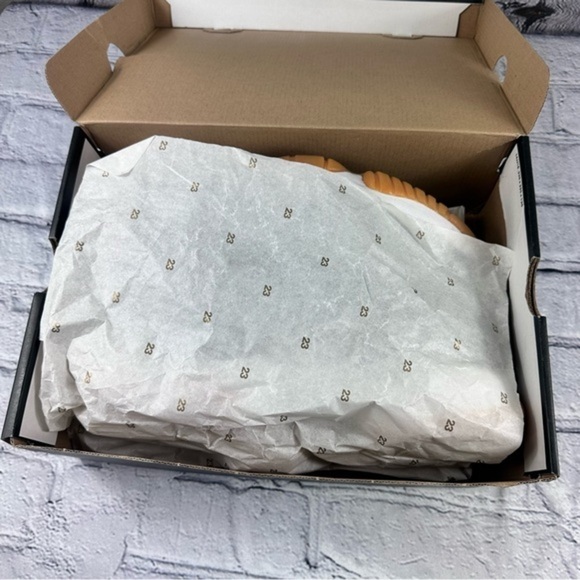 Air Jordan 11 Retro Low Navy Gum Size 11.5 - Picture 8 of 12